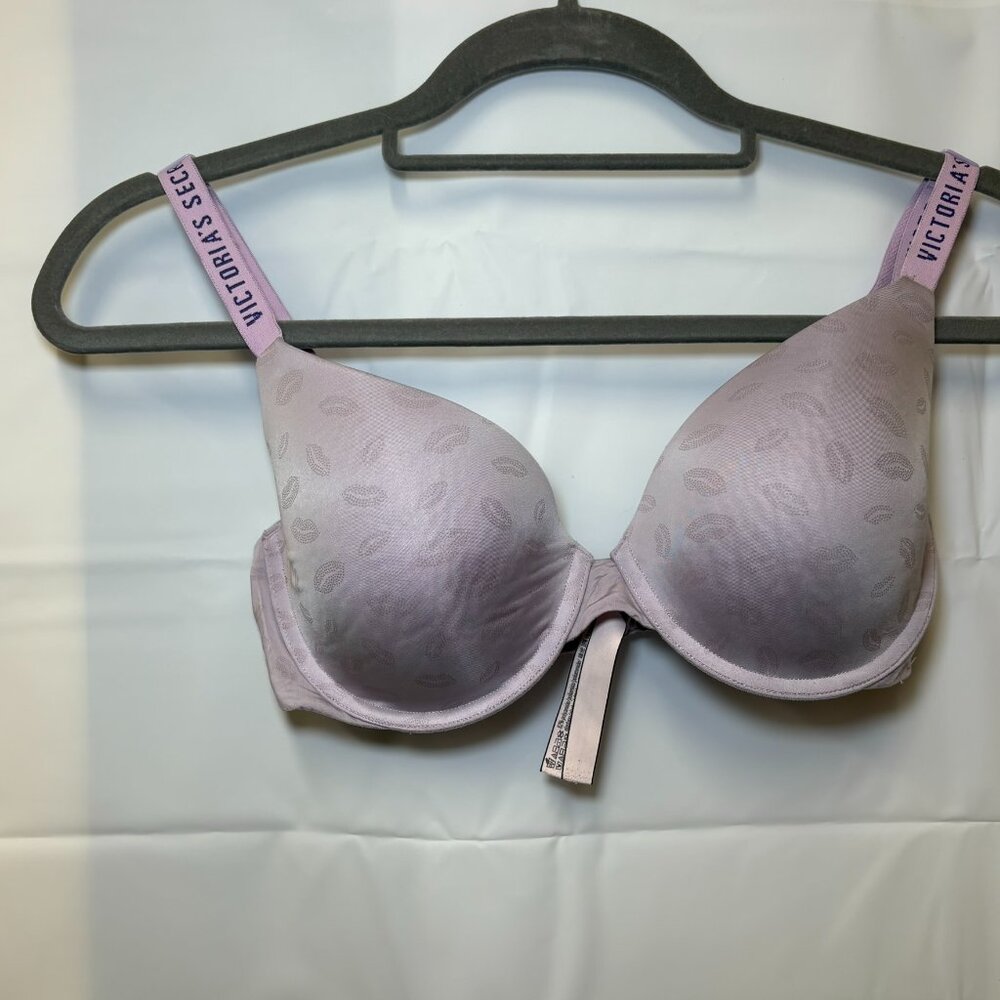 Victoria's Secret Bra 34D Lavender T-shirt Lightly Lined Demi Logo kiss print